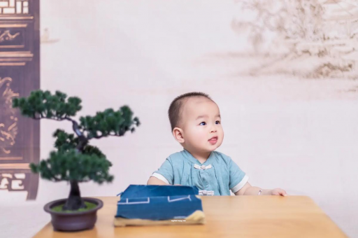 福建满月宝宝放屁臭